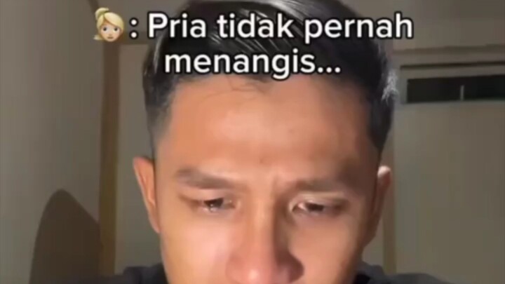 Pria yang memiliki hati pasti sedih