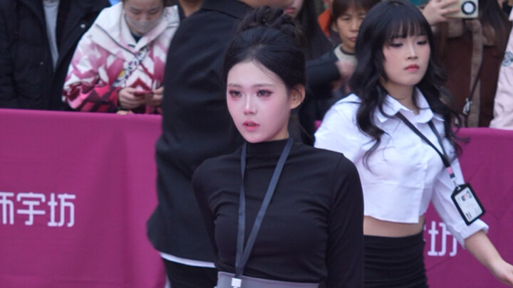 Ini yang sudah lama kalian tunggu, bagian atas dan bawah!