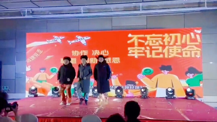 年会创意搞笑舞台节目【喀秋莎】