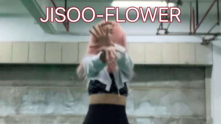 I predicted the stockings correctly, but they turned out to be red. | Kim Ji-soo's solo chorus quick