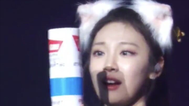 A Roundup of the Little Gifts Thai Princess Gave Ningning at aespa’s Concert