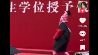 外国人看派大星博士的毕业典礼（评论翻译）