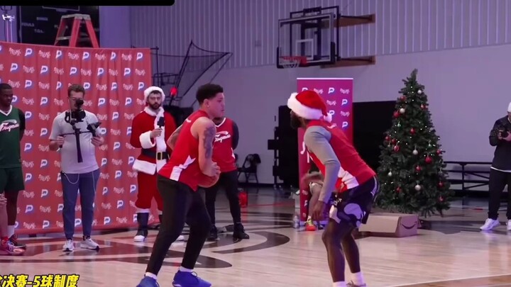 In the Christmas Bounty Tournament, North American streetball players showed off their skills.