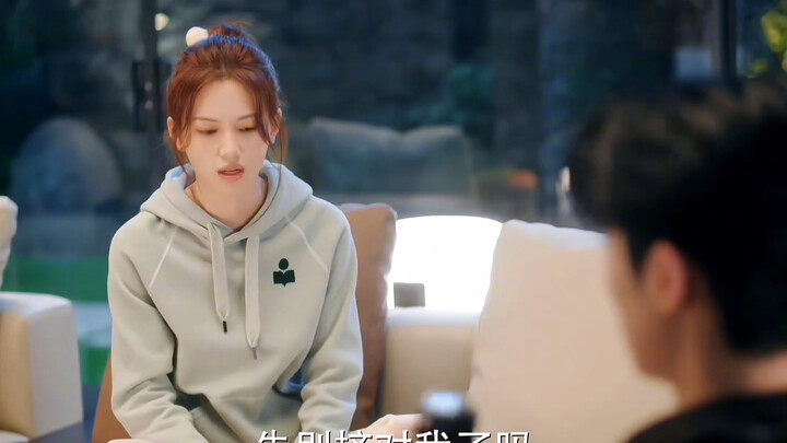Xiaoyue realized she’d misunderstood Shuyi’s intentions, so she sheepishly apologized and asked Litt