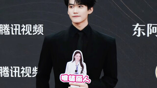 你小子一如既往的又争又抢哈哈哈哈哈生怕姐姐被抢走