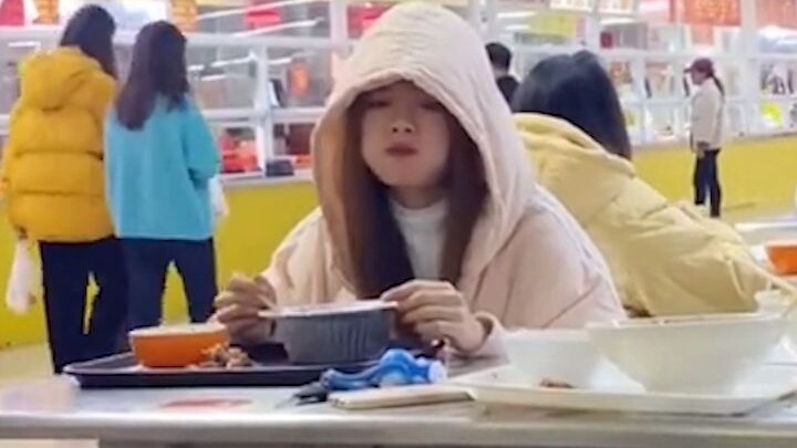 Seberapa besar nafsu makan gadis-gadis Timur Laut: Peri-peri selatan kita minum embun