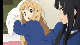 [K-ON!] "This is already a battlefield, Miss!"