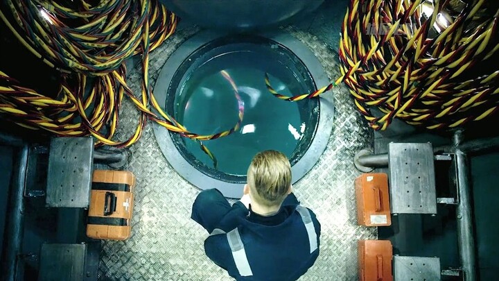 Đây là dưới đáy biển sâu 400 mét! Tôi không muốn chết nên đành phải rút bình oxy của đồng đội!