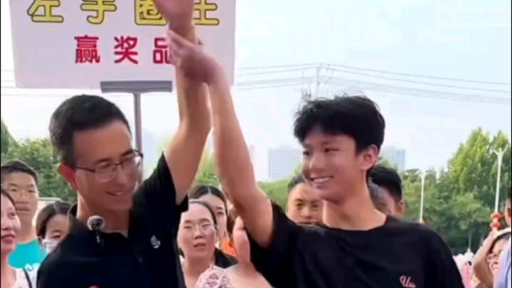 Ném vòng thì giỏi, nhưng lăn lốp xe chưa chắc đã ổn.