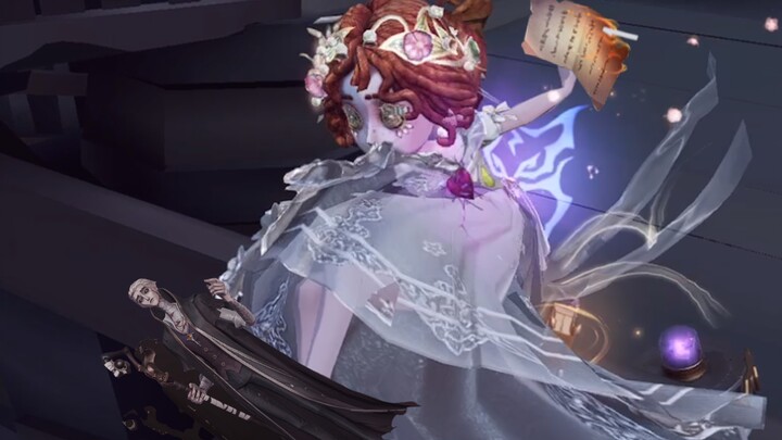 Would you play a little girl just for Eurydice’s beauty? I would!