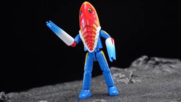This is such a great configuration! The long-awaited 14th edition of Ultraman Bruco Stars is unboxed
