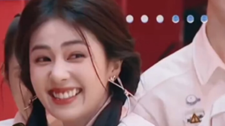 ไป๋ลู่: ฉันก็เป็นคนที่ผิวเผินแบบนี้แหละ พอถูกถามว่าตอนออกเดตแบบมีคนแนะนำ ฉันให้ความสำคัญกับด้านไหนขอ