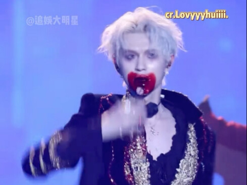 أنا أوافق على الإبقاء على البرنامج التقليدي المُحرج في الحفلات الغنائية: "لو هان"، "خه هاو نان"، "هو