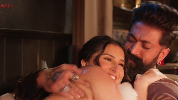 Manamohaka - Toxic (Kannada) _ Rocking Star Yash,Tara Sutaria _ Tanishk,Arslan,F