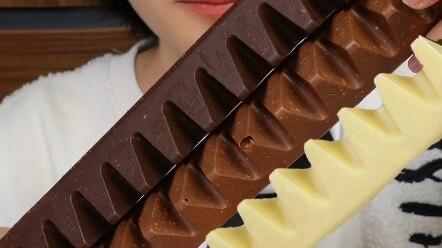 Cokelat segitiga, model yang sama seperti di Friends