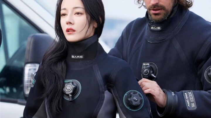 Who will tell Dilraba Dilmurat who the Iceland tour guide really is?