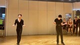 Boys dance Latin dance is too handsome, hard and soft, look very happy