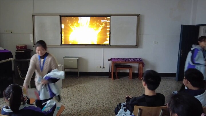 [Fan on Demand] Here it comes, Beta Spark Armor! I put Ultraman in the classroom? !