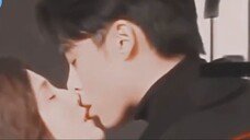 Wang Hedi and Bai Lu kiss in "Camp of Love". They kissed right after the filming started. They took