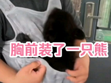 This apron is such a perfect fit for Nuannuan—when she gets cranky and wants to sleep, she has to be