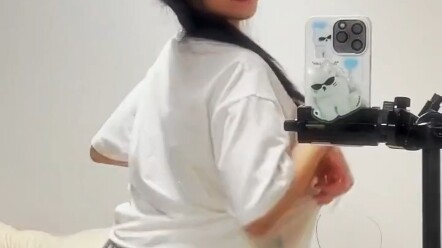 张娜英