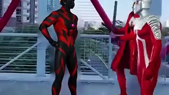 Ketika Belia memiliki dua Ultramen wanita yang menyemangatinya