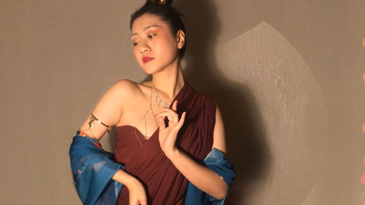 Bài tập thở, giao tiếp bằng mắt và tư thế tay cơ bản của múa Đôn Hoàng (loạt 2)