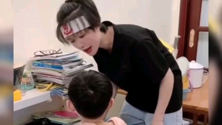 盘点辅导作业被逼疯的家长，熊孩子的脑洞真大，父母都快被气疯了