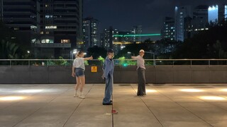 She's a wolf, an exquisite beauty—grab two girl group members to dance with me