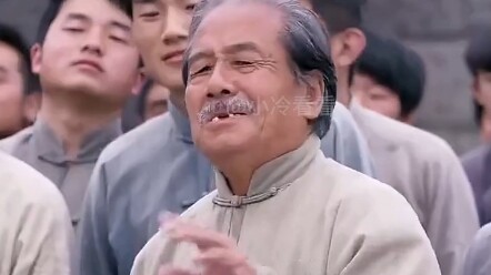 Matahari terbenam dan stupa… hmm… kok malah tidak dihitung ya?