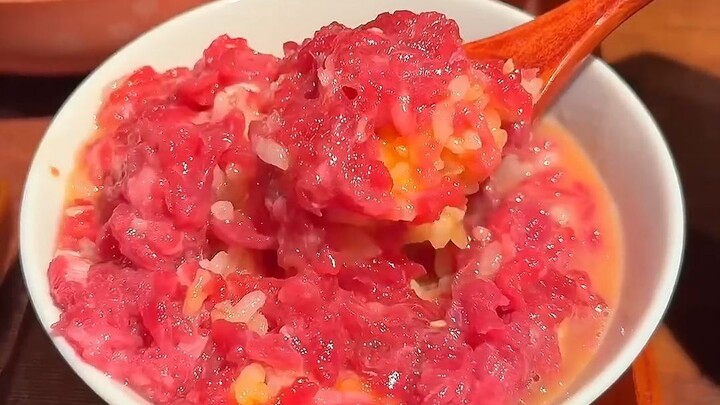 Raw meat mixed with rice?