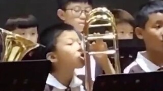 【Funny Videos】"I Must Leave the City the Moment I Get Caught"