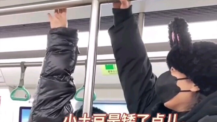 Cô nàng “Tiểu Thổ Đậu” miền Nam thì có hơi thấp thật, nhưng lại siêu đáng yêu luôn ấy! Tính tình hiề