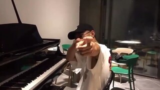 (The Rap of China/Liu Cong) Pernah Lihat Rap Sambil Main Piano?