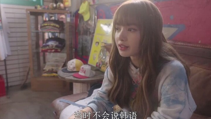 ضحك الجميع عند مشاهدة مقابلة ليزا مع YG. ليزا فتاة رائعة بشعر قصير.