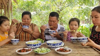 Cá Bống Trứng Kho Tiêu Thêm Tô Canh Bầu Xào Tép Ăn Ngon Lành Sao Giờ Làm Việc| TKQ & T737