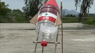 Membuat roket yang mampu terbang sejauh 1000 km