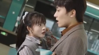 CEO dingin tak suka wanita, tapi jatuh cinta pada adik angkatnya yang berusia 20 tahun