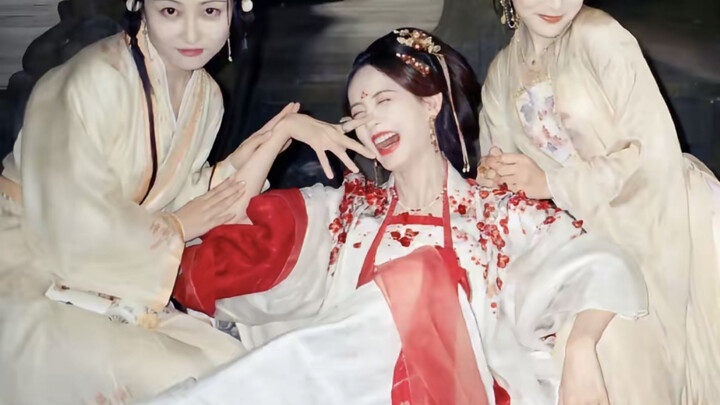 Những biểu cảm nhỏ này mà diễn không ổn thì dễ bị gượng gạo lắm, nhưng cô ấy diễn cực đã! Tự nhiên, 