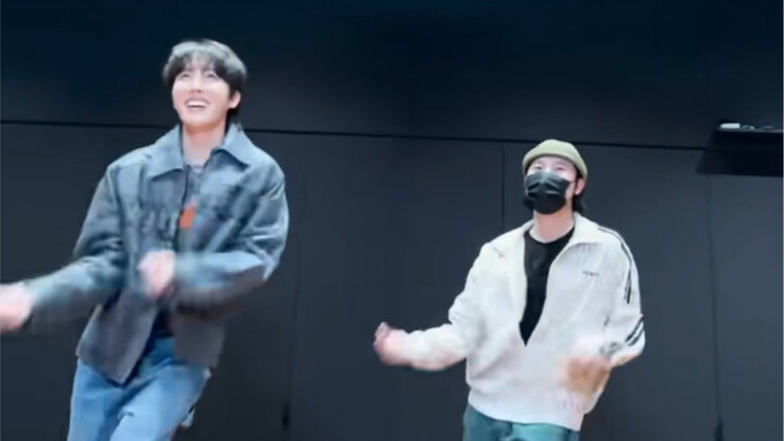 Zheng Haosik Lee Hyun 7.3.23 di jalan