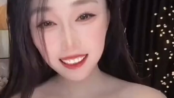 The female streamer thought to herself, “This platform’s cut is really too steep.”