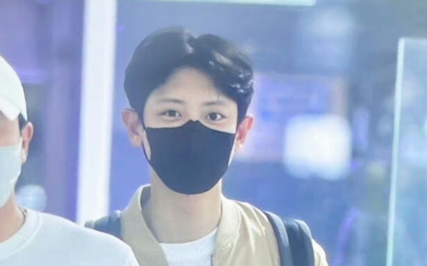 Sau khi đi công tác về nước gặp lại vợ…