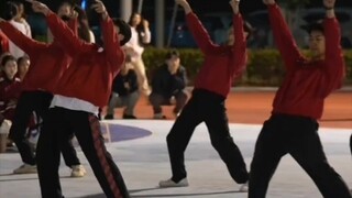 两男生拉丁舞燃爆全场，专属于国标生的军训晚会，青春魅力无限 #操场上从来不缺舞者