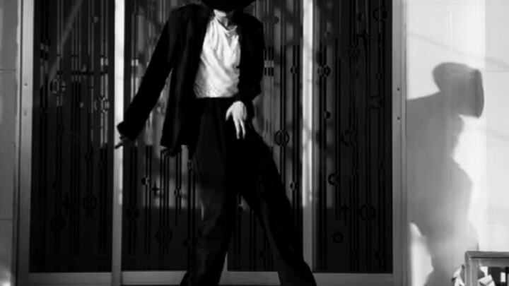 مايكل جاكسون المجرّد لكن المرئي