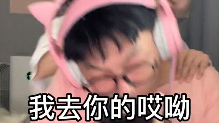 พ่อ ฟังผมอธิบายหน่อย นี่เป็นครั้งแรกที่ผมได้กินไก่ ผมตื่นเต้นสุดๆ เลย...
