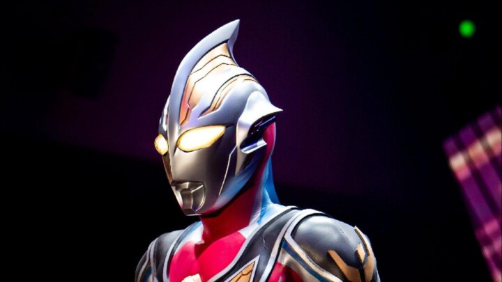 When the barrier was broken, some Ultraman were badly beaten, while others went straight to the big 