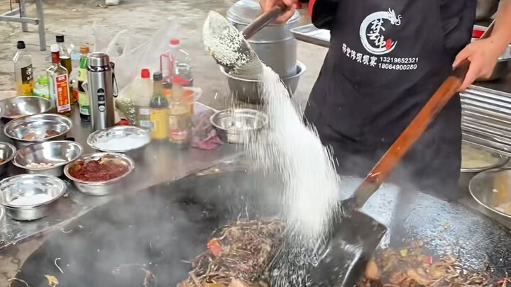 Tiệc cưới ở nông thôn Tự Cống, Tứ Xuyên: Món thịt ba chỉ xào nấm tràm này thơm quá đi mất!