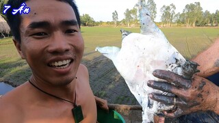 Không ngờ nó núp trong ống bọng - 7 Ân