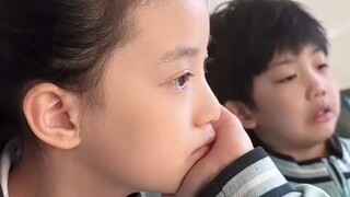 Keluarga ini benar-benar punya wajah seperti dewa, begitu sang putri muncul langsung membuat hati te