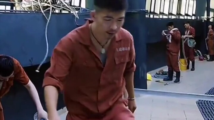 โลกของผู้ใหญ่ก็เป็นแบบนี้แหละ ทุกคนล้วนขยันเพื่อชีวิตของตัวเอง…